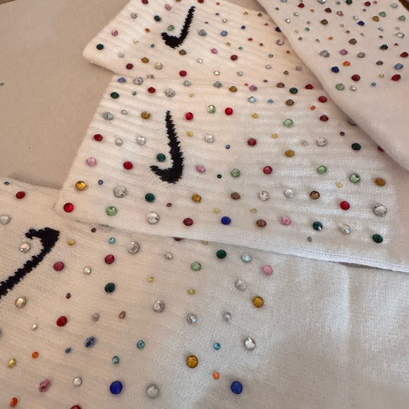 - 1 Pair Brand New White Nike Socks Adorned with Colorful Rhinestones - Picture 6 of 6